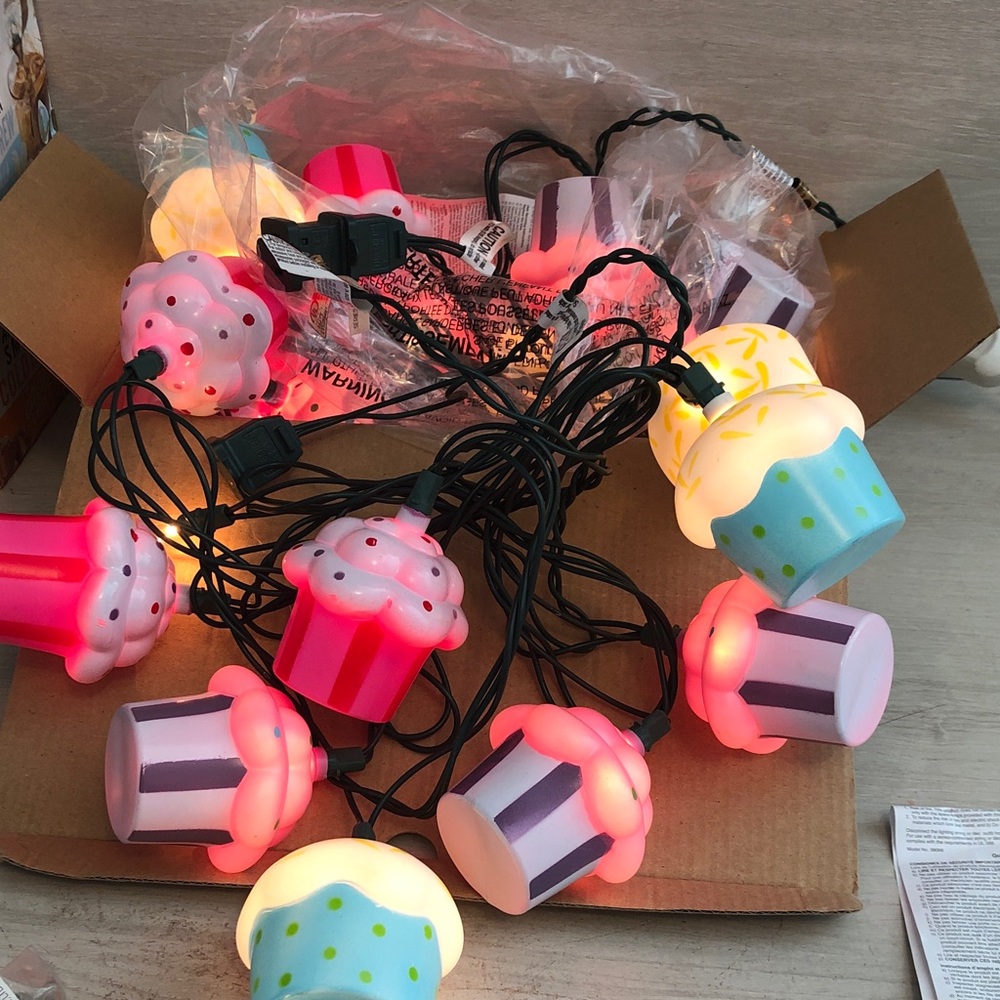 Cupcake string lights Lot of 2 Boxes (19 Total Cupcake Covers; 1 is missing)